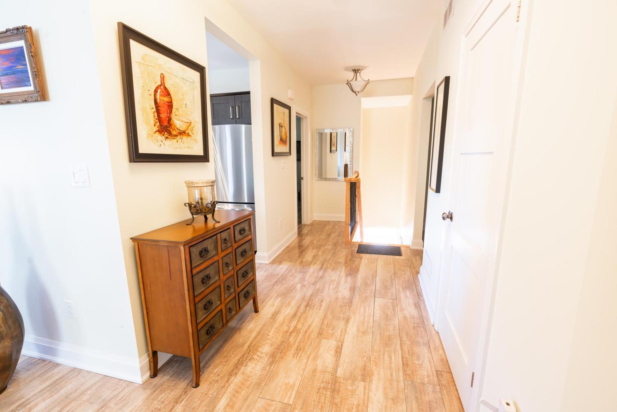 Spacious 3 Bedroom Apartment In Heart Of Niagara Thorold Exterior photo