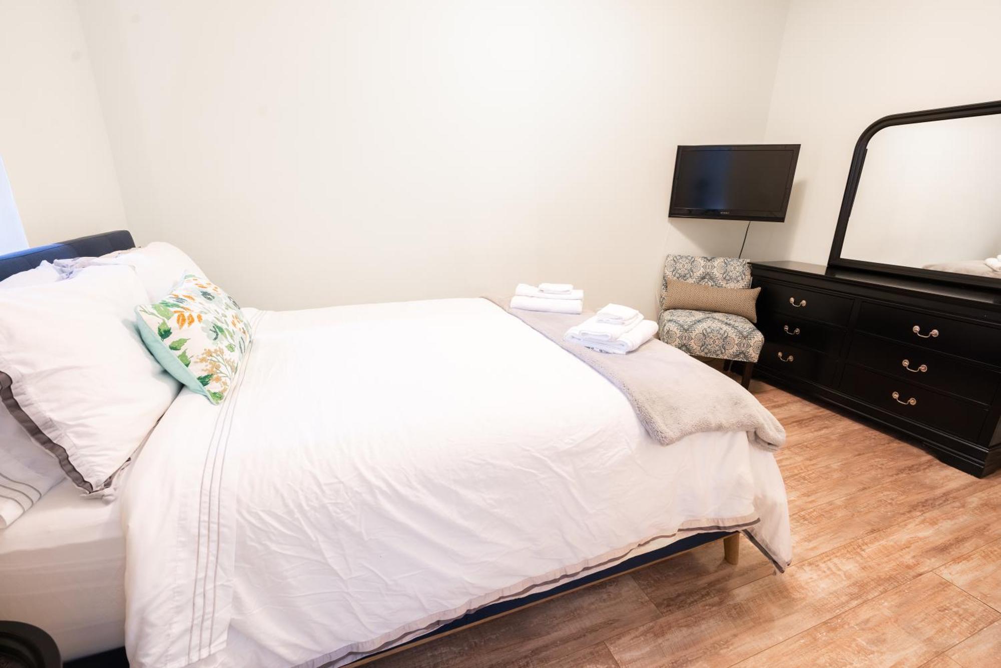 Spacious 3 Bedroom Apartment In Heart Of Niagara Thorold Exterior photo